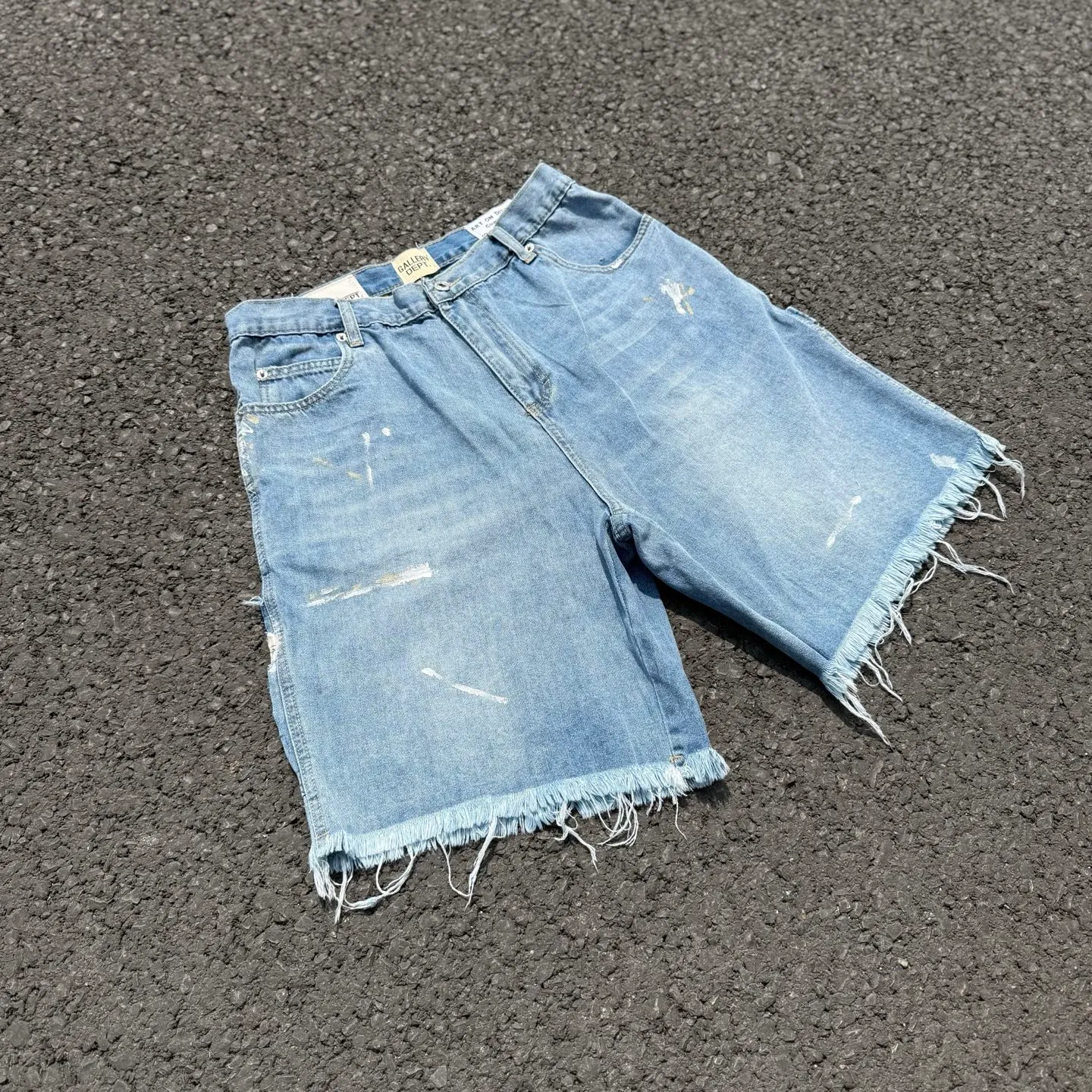 #8157 P200💰 GALLERY DEPT. Retro jeans men's and women's high street ink-splashed denim shorts. Time-consuming waste, hand-made inkjet is an indispensable highlight.   Customized buttons, the buckle surface has been oxidized and distressed, customized ykk zippers, the minimum order is extremely high, the details of the accessories are all in place, and the hangtag and packaging are as always.  Color: blue Size: S-XXL (corresponding to 28-36)